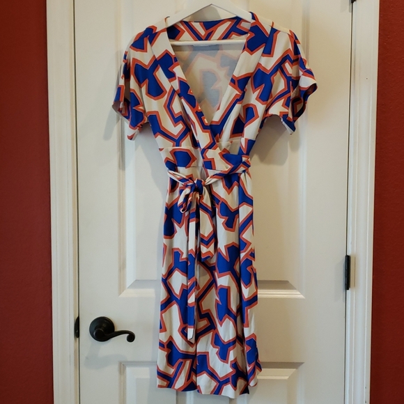 DIANE VON FURSTENBERG Silk Toby Wrap Dress sz 2 - Picture 2 of 8